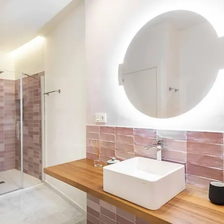 Luxurious In Center With Parking By Rems