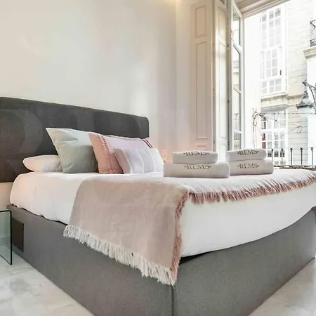 Luxurious In Center With Parking By Rems Apartment *