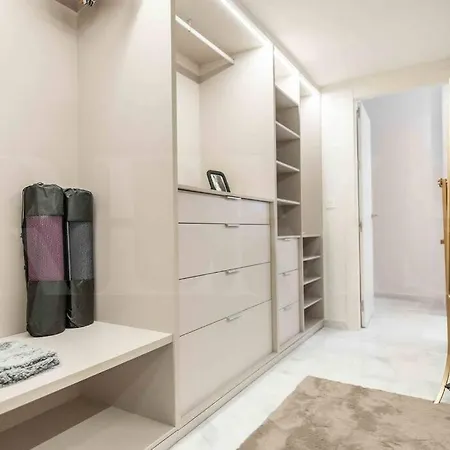 Luxurious In Center With Parking By Rems *