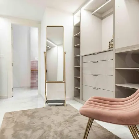 Luxurious In Center With Parking By Rems Apartment *