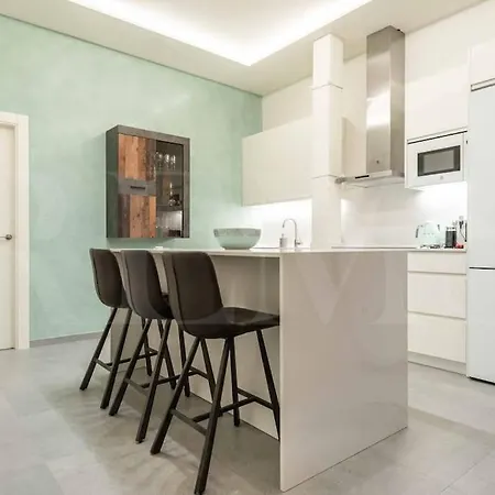 Luxurious In Center With Parking By Rems
