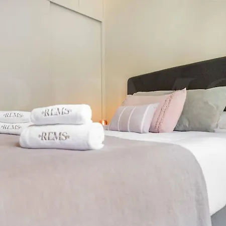 Luxurious In Center With Parking By Rems Malaga