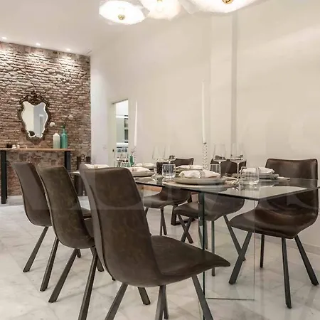 Luxurious In Center With Parking By Rems Malaga
