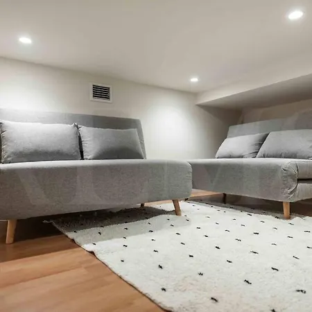 Luxurious In Center With Parking By Rems *