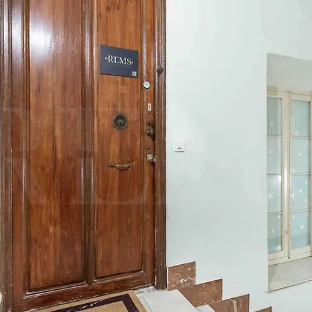 Luxurious In Center With Parking By Rems Apartment *